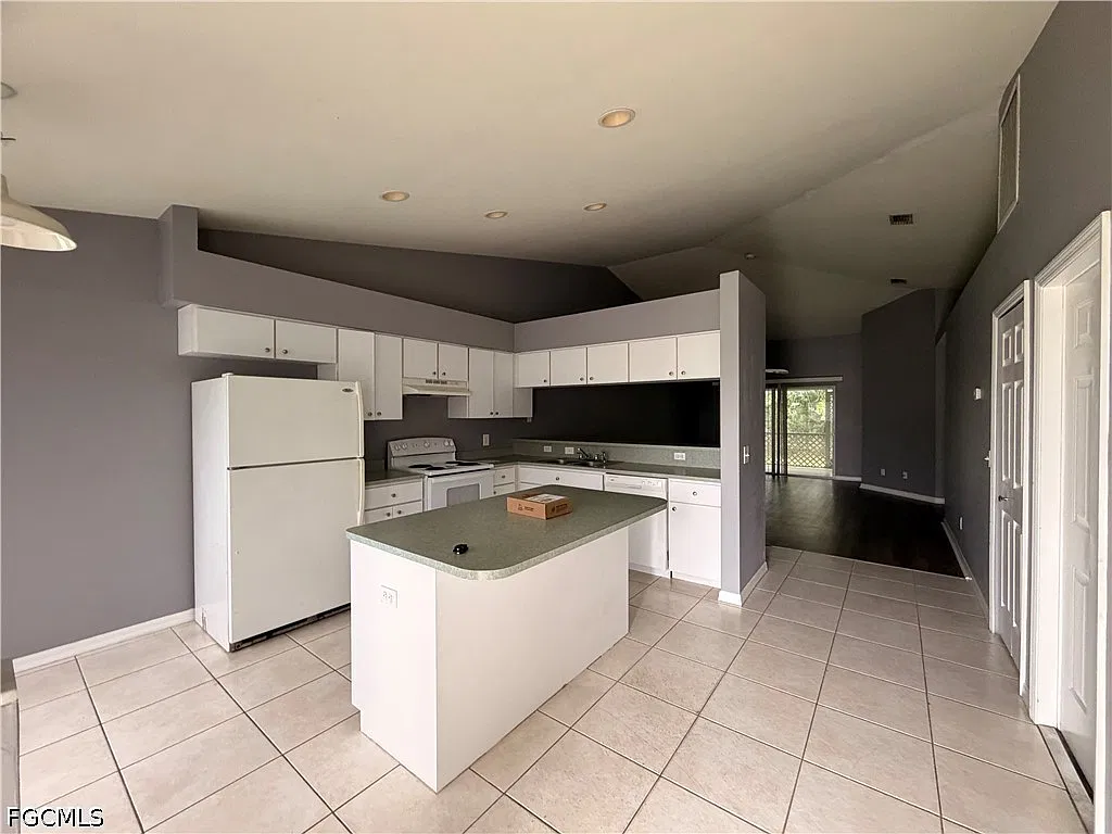 3 bed, 2.0 bath, 1139 sqft, $1,600 — Photo 4