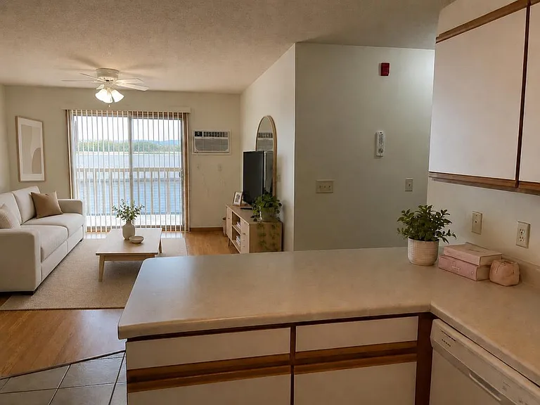 708 Angel Ct #17 — Photo 3