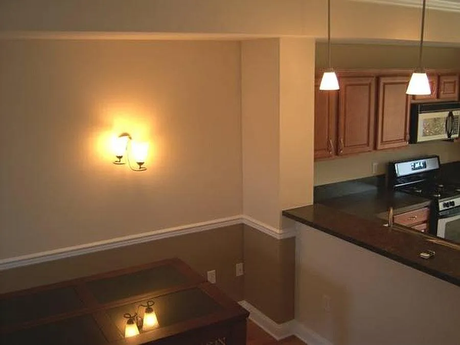 3 bed, 2.5 bath, 2600 sqft, $1,987 — Photo 4