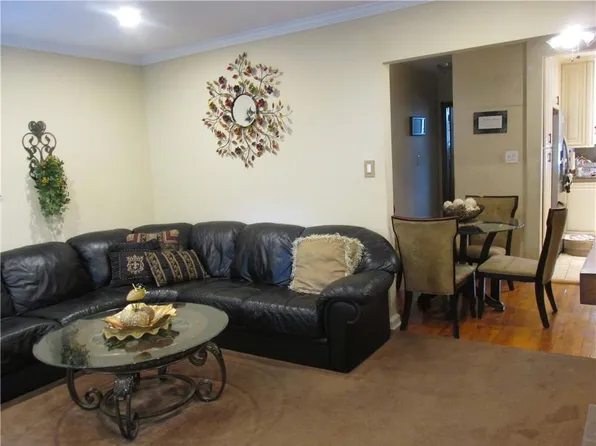 2034 Pearson Street image 9 of 23