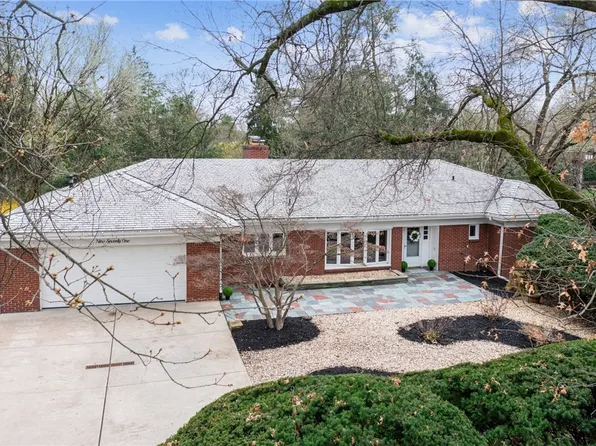 971 Lakemont Dr, Pittsburgh, PA 15243