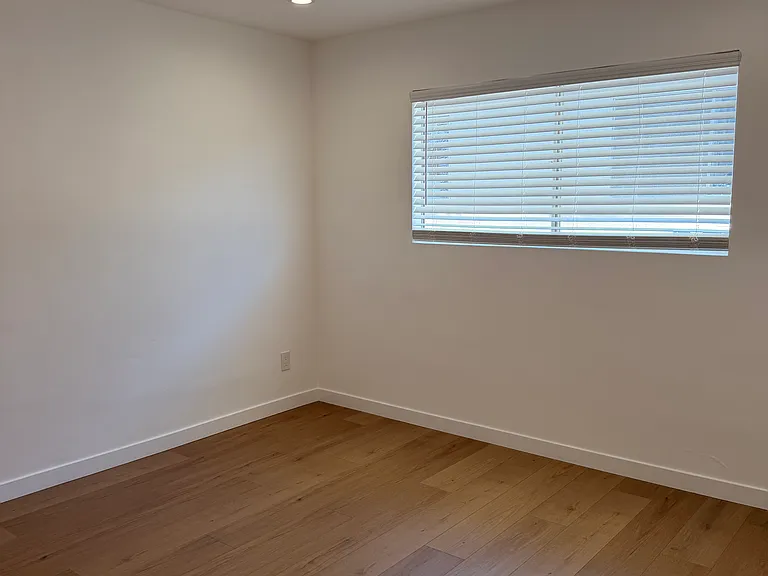 8114 Owensmouth Ave #19 — Photo 7