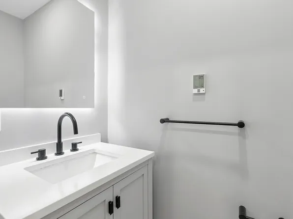 434 Throop Avenue image 4 of 16