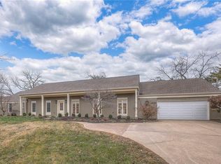 9928 Cherokee Ln, Leawood, KS 66206