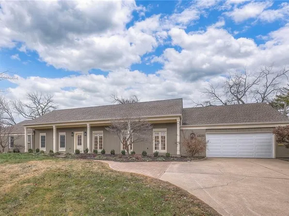 9928 Cherokee Ln, Leawood, KS 66206