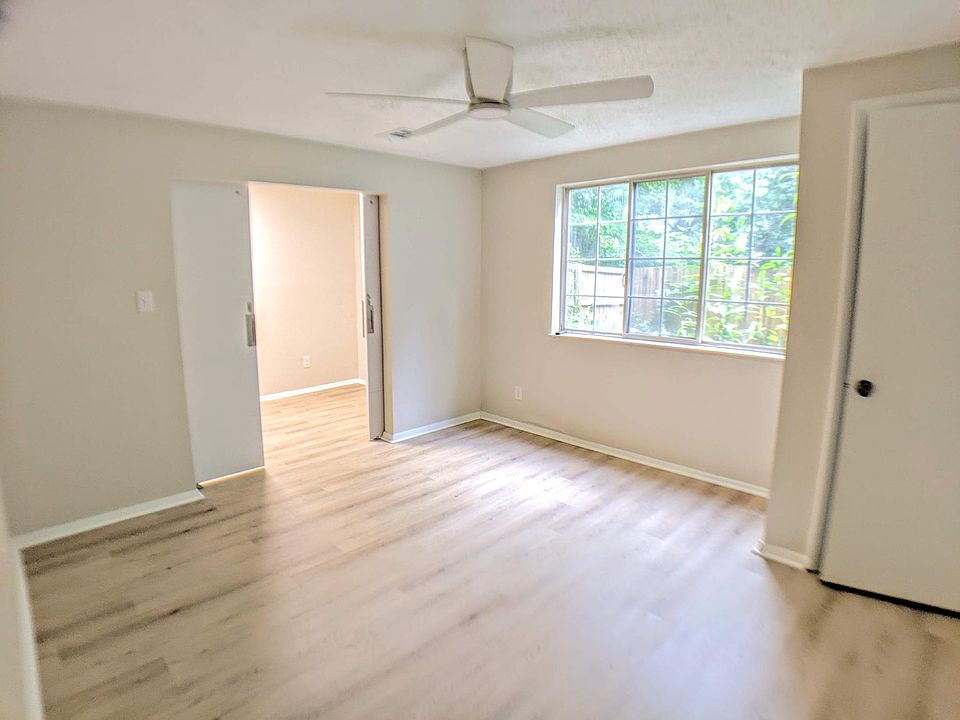 lower level bedroom multi-functional space with double barn doors