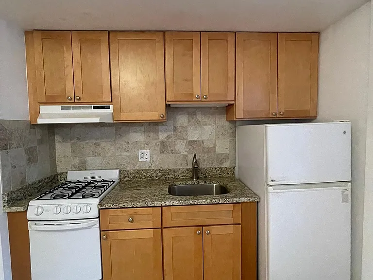 988 Memorial Dr #286 — Photo 3