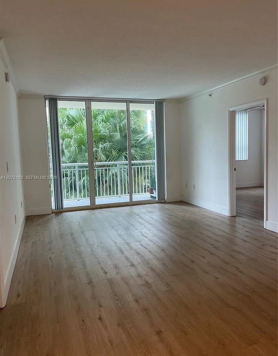Cite Condo — Photo 3