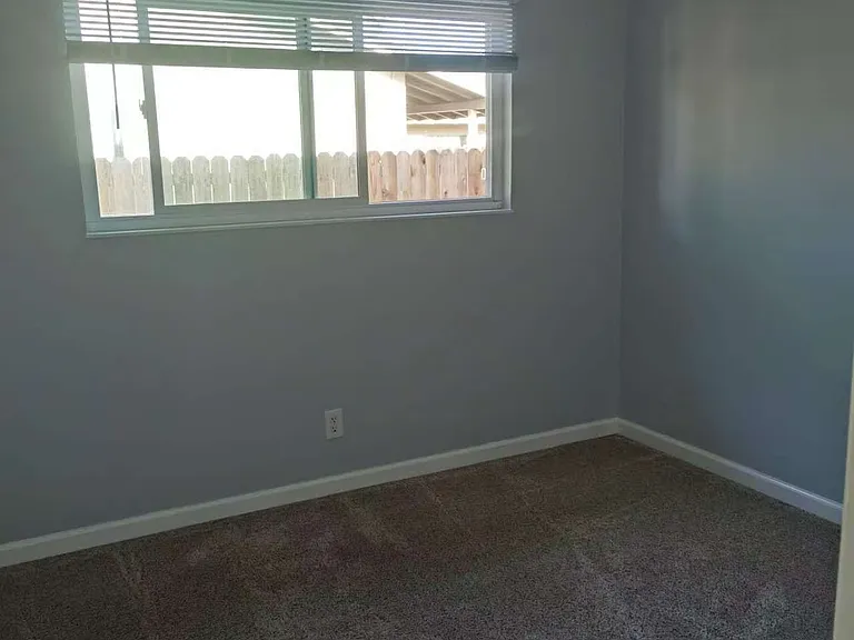 1431 Marshall Rd — Photo 15