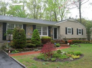 8 New Mill Rd, Smithtown, NY 11787