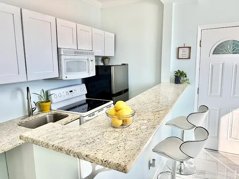 5003 Atlantic Ave #7 — Photo 2