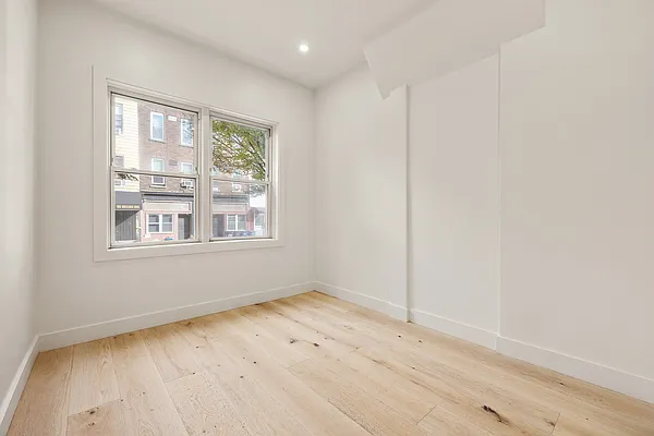 Bedroom, photo 1