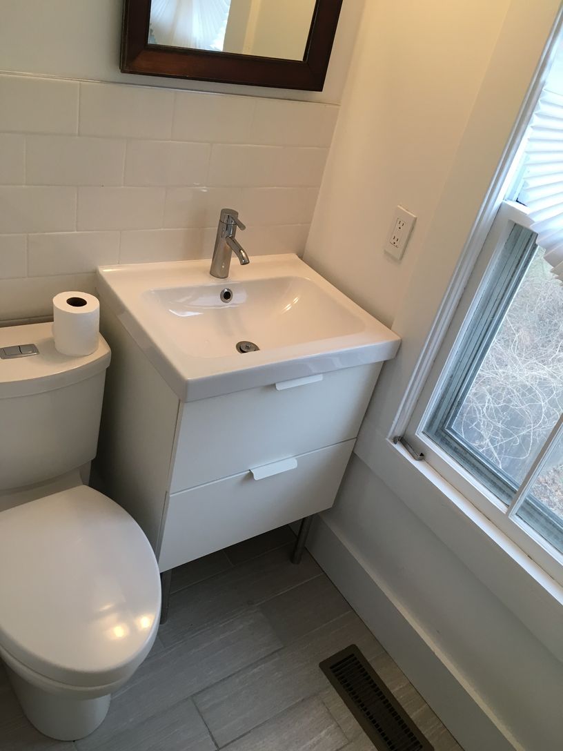  Rear Carriage House bath