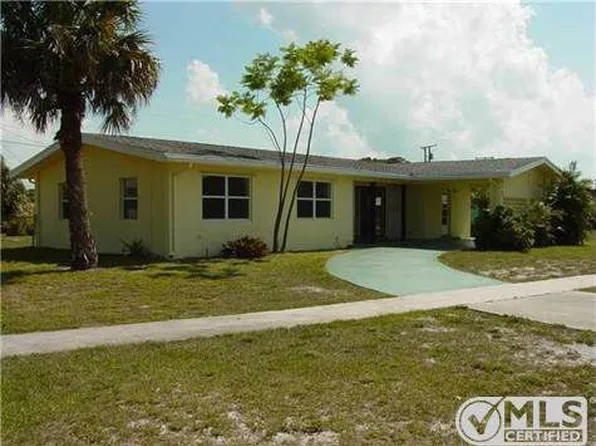 473 Riomar Dr, Port Saint Lucie, FL 34952