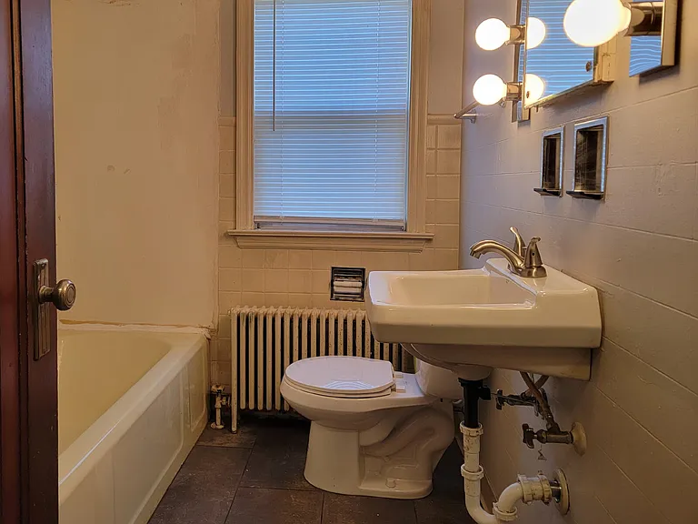 512 S Memorial Dr — Photo 8