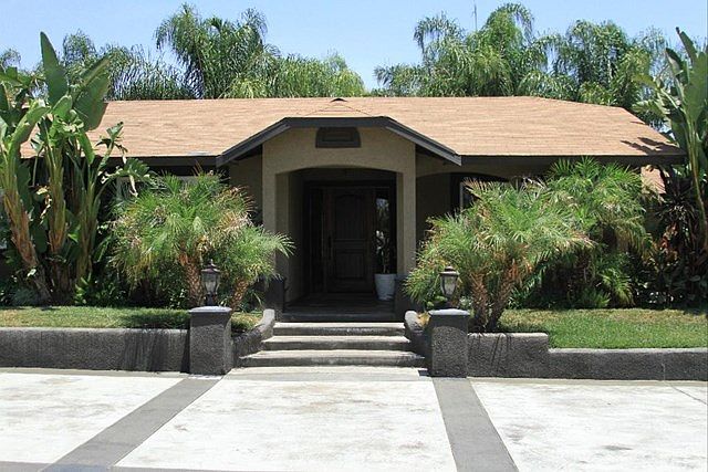1st image of 25740 Mountain Park Dr