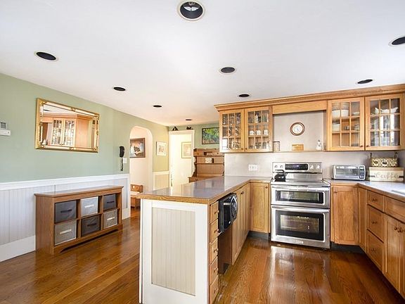 4th image of 15 Louds Ave