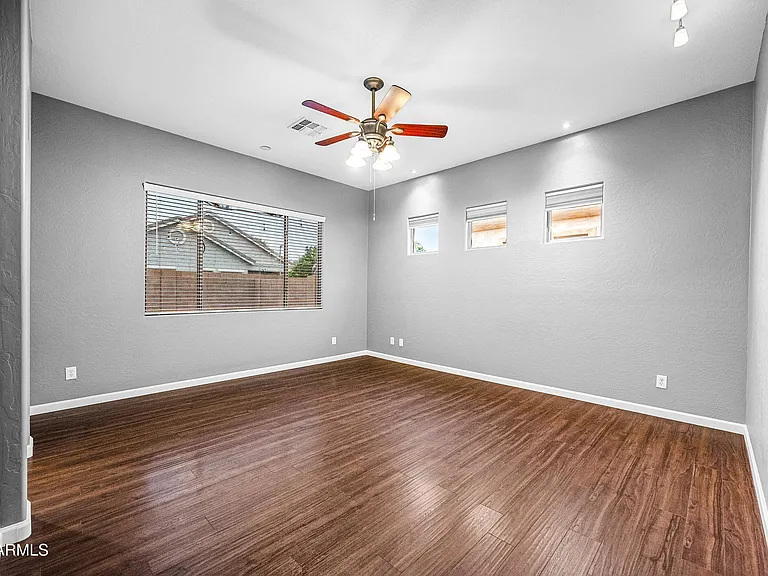 4231 E Marshall Ave — Photo 17