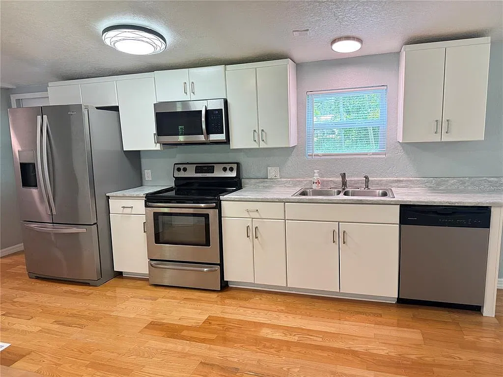 3 bed, 2.0 bath, 1080 sqft, $1,200 — Photo 3