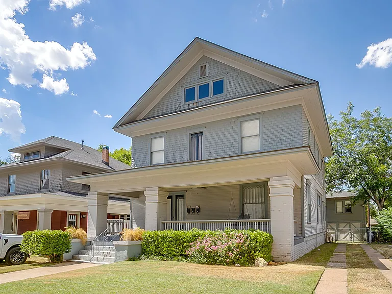 1630 Mistletoe Blvd #B — Photo 2