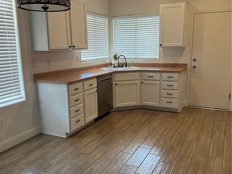 2851 Sapphire Desert Dr — Photo 3