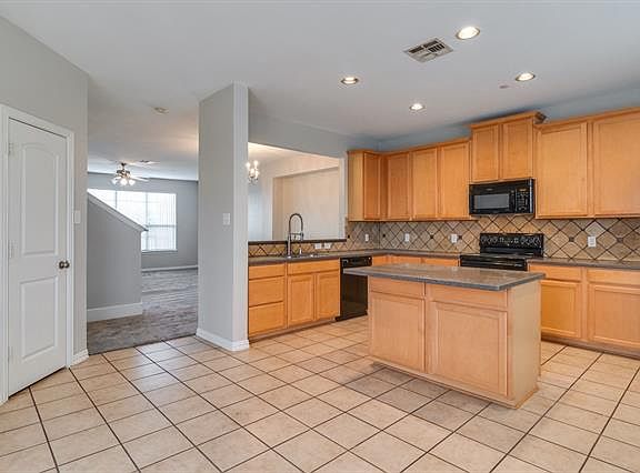 5th image of 2588 Chambers Dr