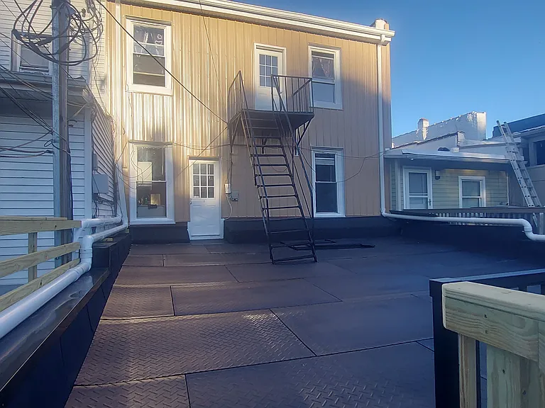 215 N Franklin St #2 — Photo 10