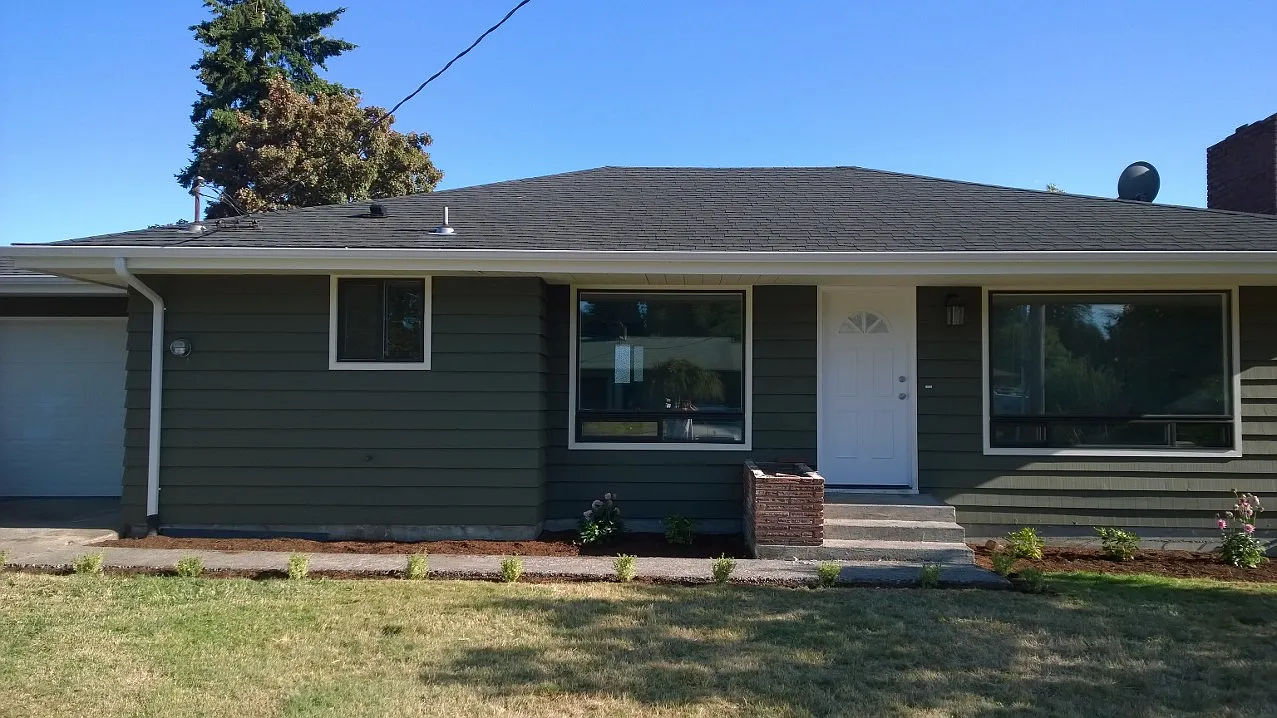 907 S 137th St photo 1