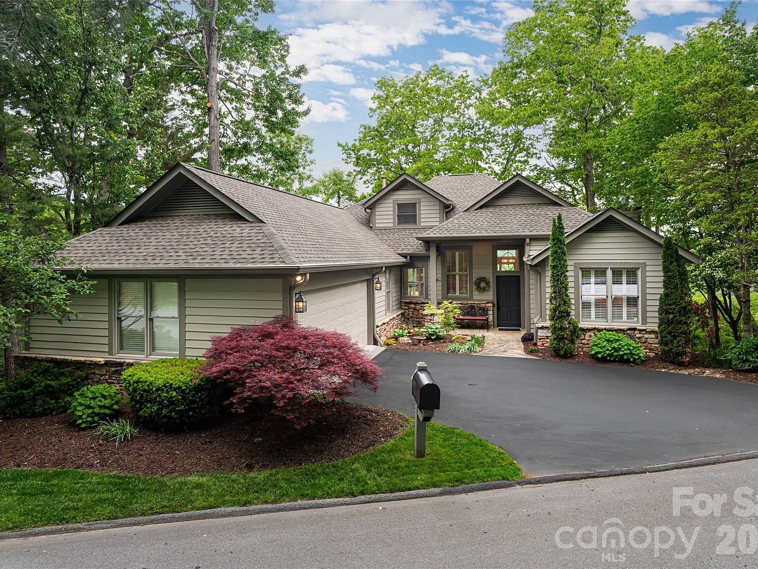 12 Spring Ridge Ln