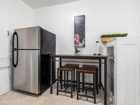 4th image of 1543 S Bedford St #Id1042918p