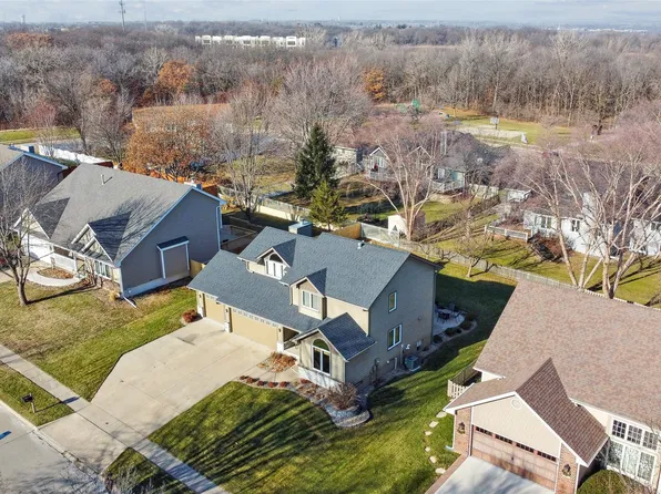 7411 Plum Dr, Urbandale, IA 50322