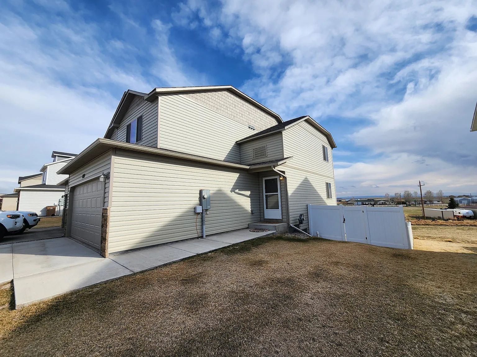3 bed, 2.5 bath, 2130 sqft, $2,500 — Photo 1