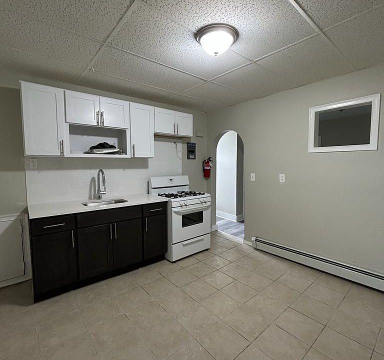 1st image of 484 S 19th St Floor 3