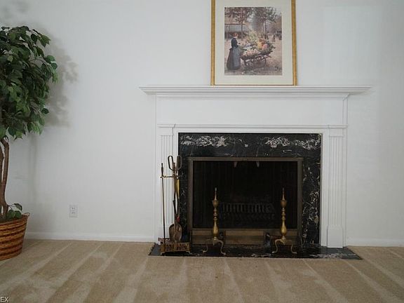 4th image of 321 Claymore Blvd
