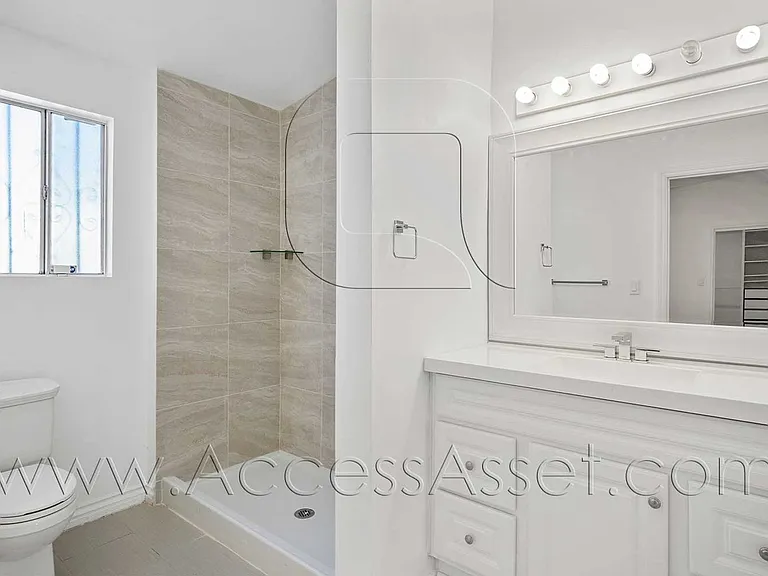 4239 W 179th St — Photo 4