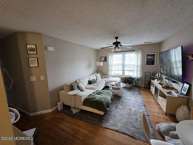 104 Des Moines Ct — Photo 2