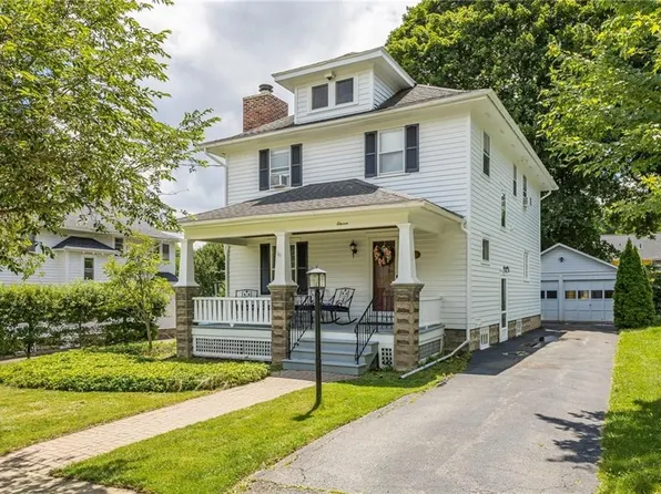 11 Maple St, Pittsford, NY 14534