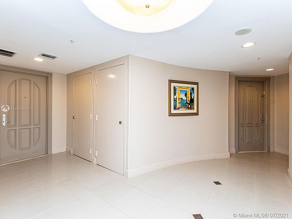 5th image of 3370 NE 190th St APT 1908