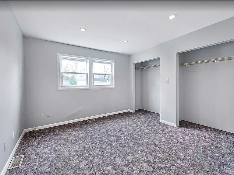15860 Lexington St — Photo 4