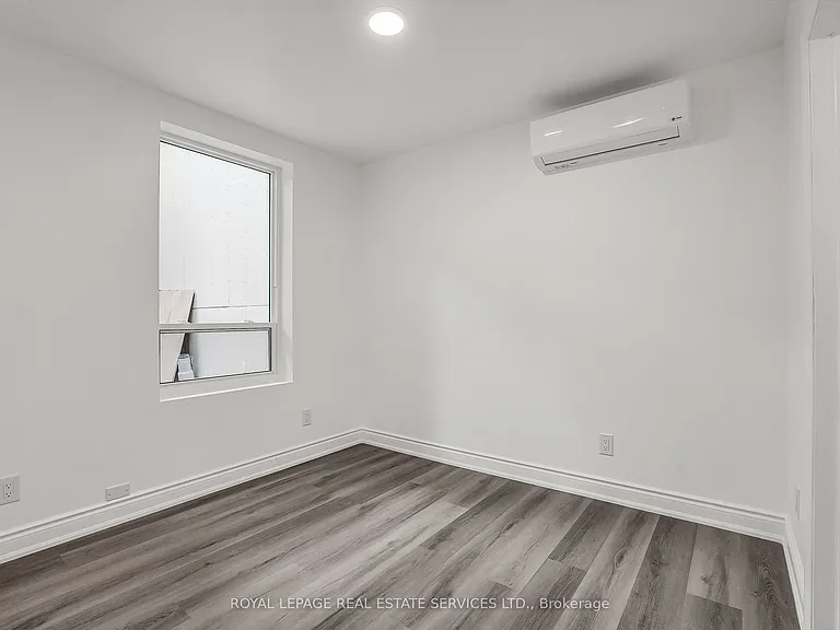 2820 Danforth Ave #301 — Photo 14