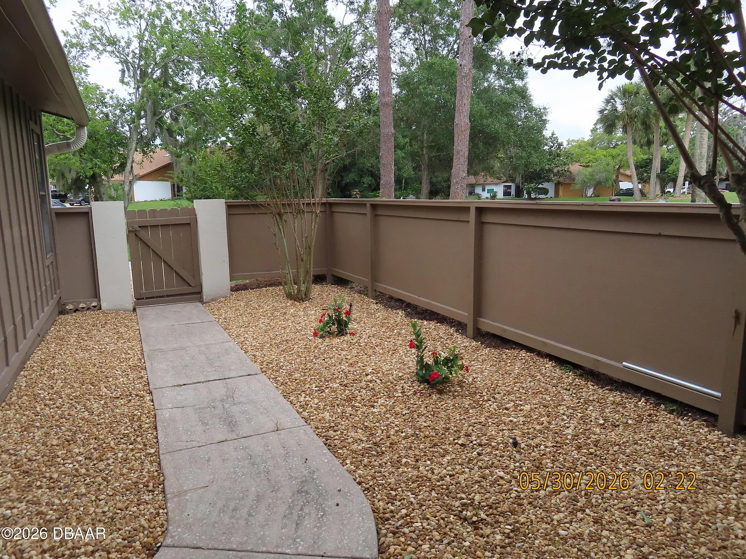 3 bed, 3.0 bath, 2056 sqft, $2,500 — Photo 4