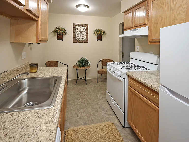 Willoughby Hills Towers — Photo 6