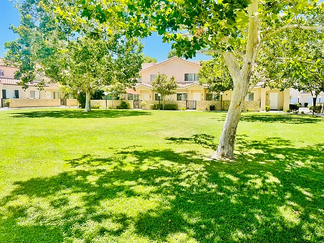 3 bed, 2.5 bath, 1336 sqft, $2,675 — Photo 3