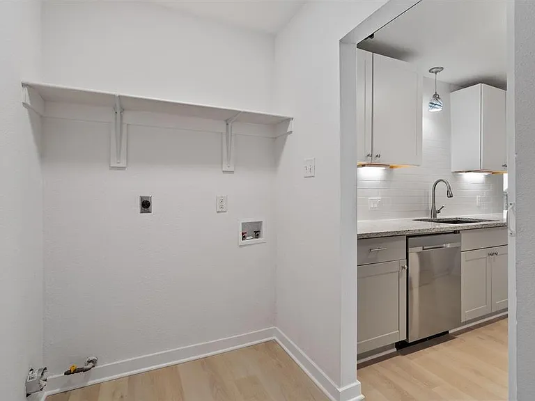 8907 Creekmont Cv — Photo 17