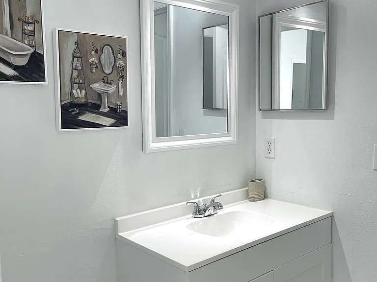 1548 Tiverton Blvd #2 — Photo 3