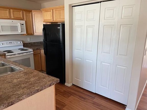 Bifold doors closet with washer/dryer hookup