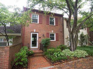 3860 University Dr, Fairfax, VA 22030