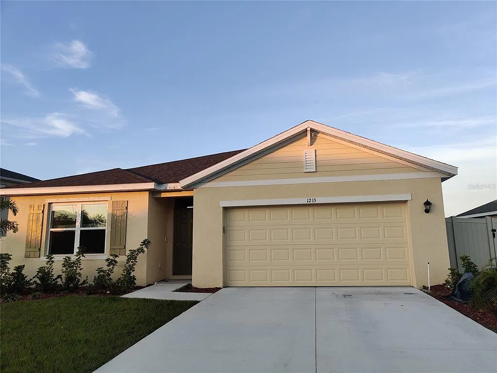 4 bed, 2.0 bath, 1828 sqft, $2,495 — Photo 2