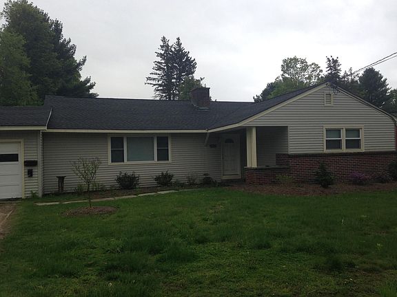 This is 386 North St Street View 388 is behind this property