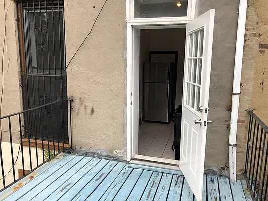 Rented by Compass | media 10